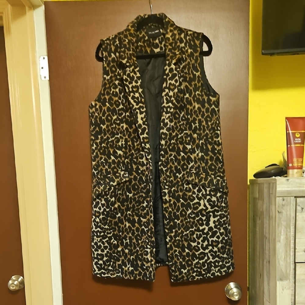 Leopard Print Sleeveless Coat